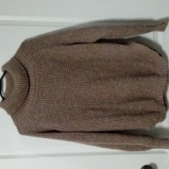 I'm selling the most comfy sweater! The - Picture 3 of 6